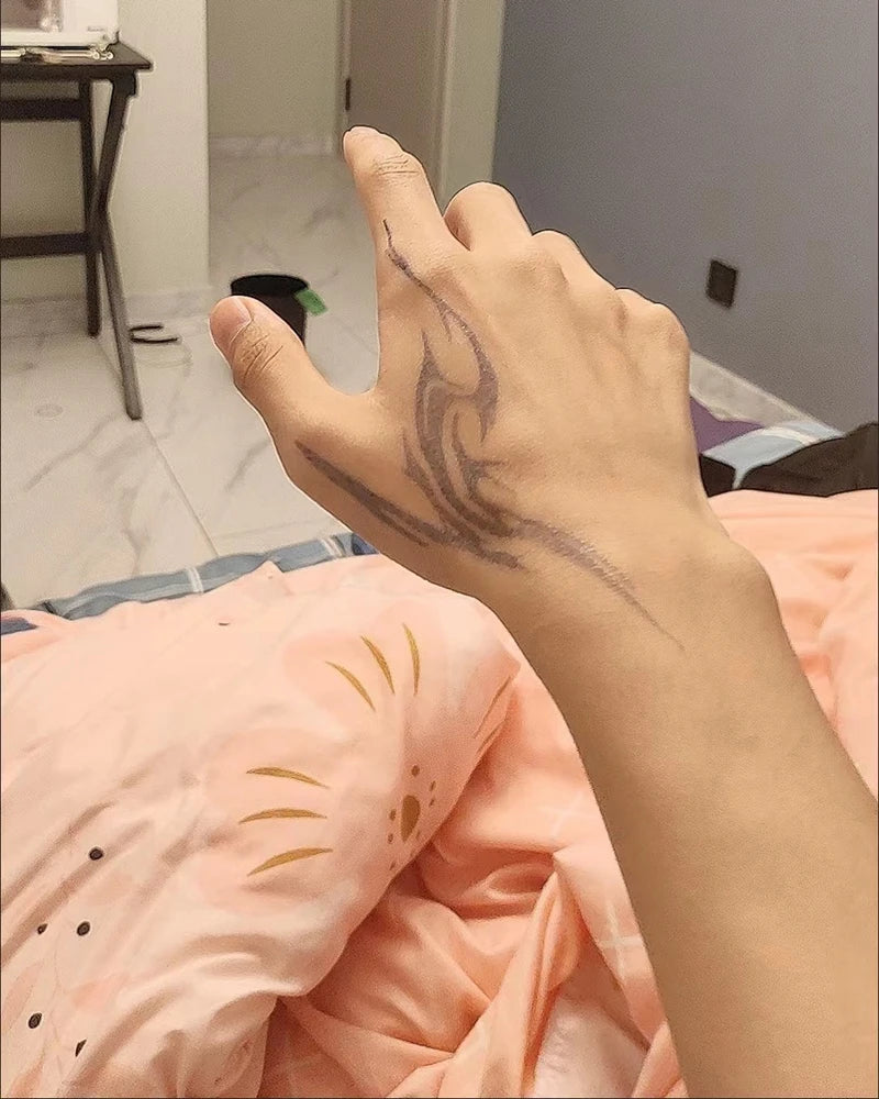 tatouage-chinois-dos-de-main