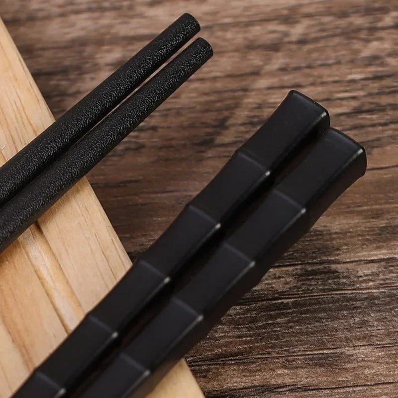 baguettes-chinoises-noires-motif-bambou