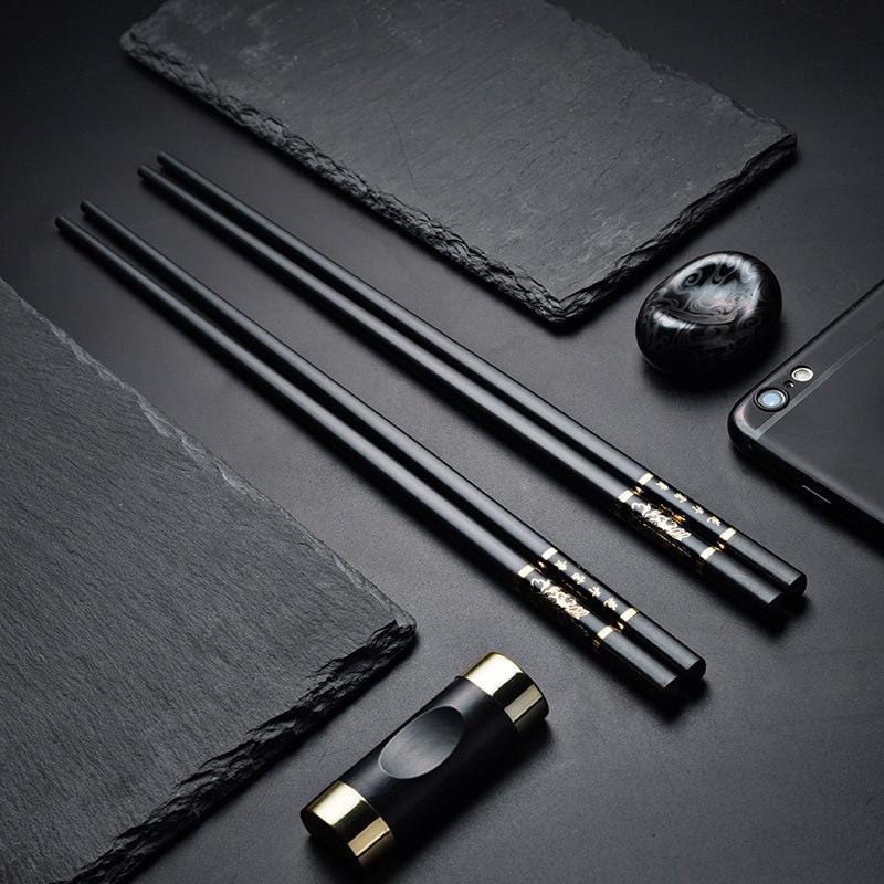 baguettes-chinoises-noires-et-dorees