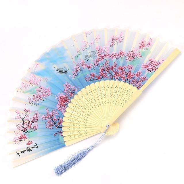 eventail-chinois-cerisier-ciel-bleu