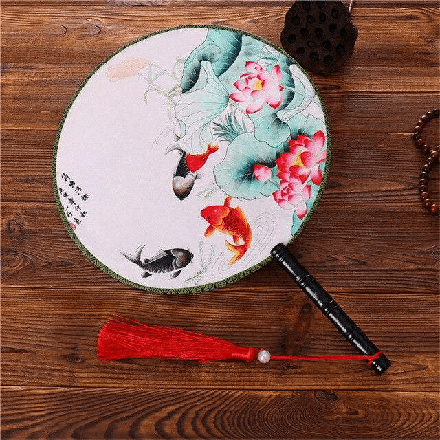 eventail-chinois-rond-carpes-koi