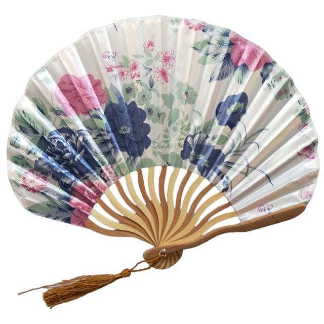 eventail-chinois-ondule-fleuri