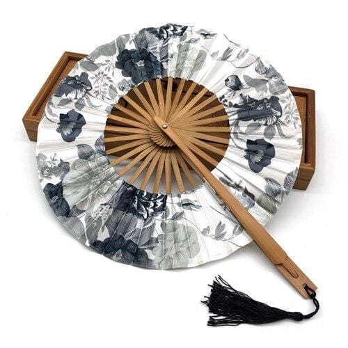 eventail-chinois-rond-a-rivures-noir-et-blanca