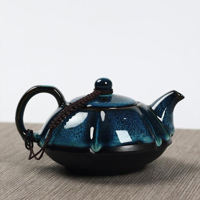 petite-theiere-chinoise-en-porcelaine