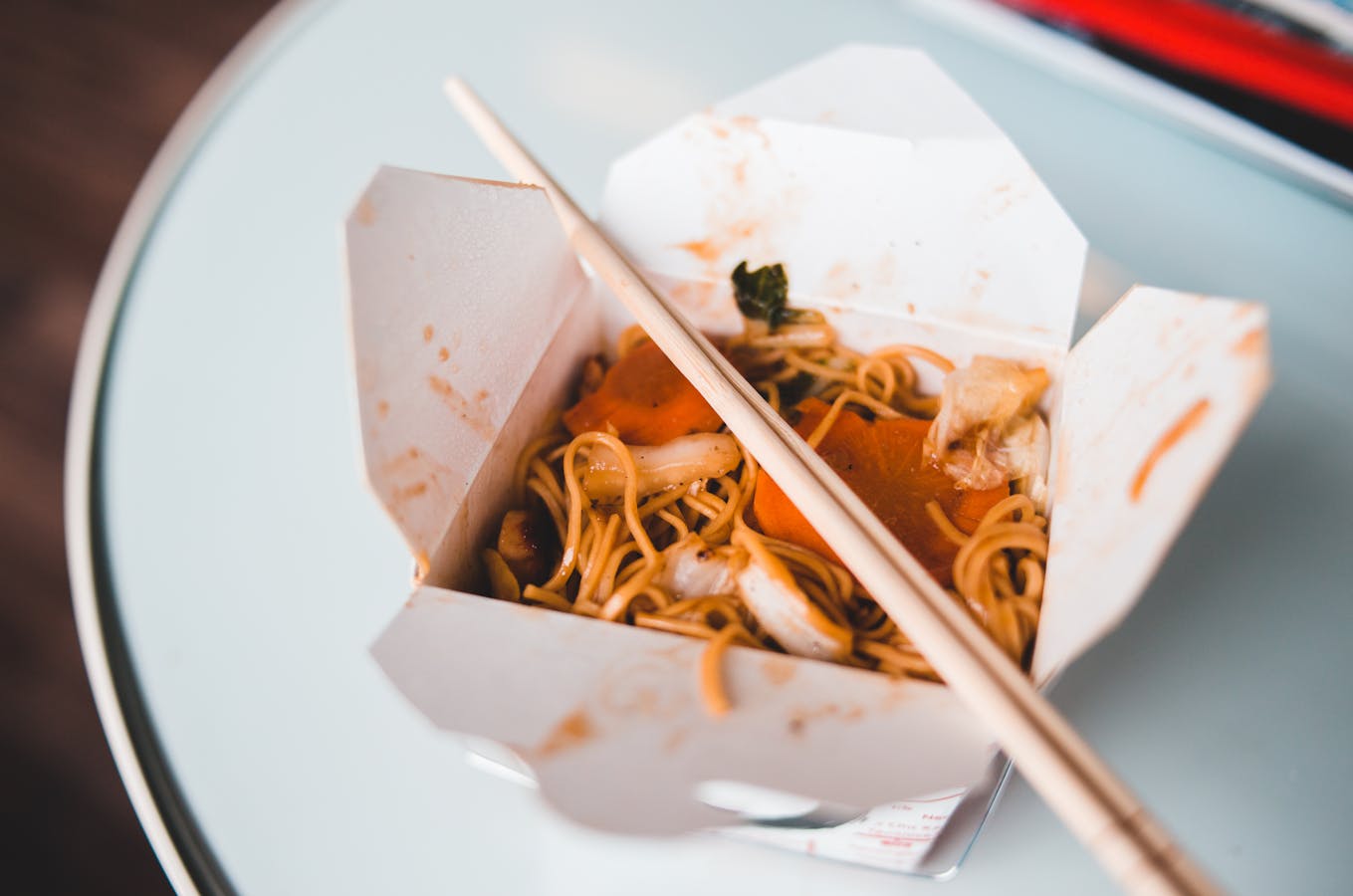 comment-tenir-des-baguettes-chinoises-lart-de-ne-pas-faire-tomber-ses-sushis