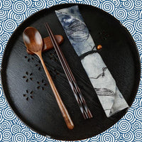 cuillere-soupe-chinoise-avec-baguettes-en-bambou