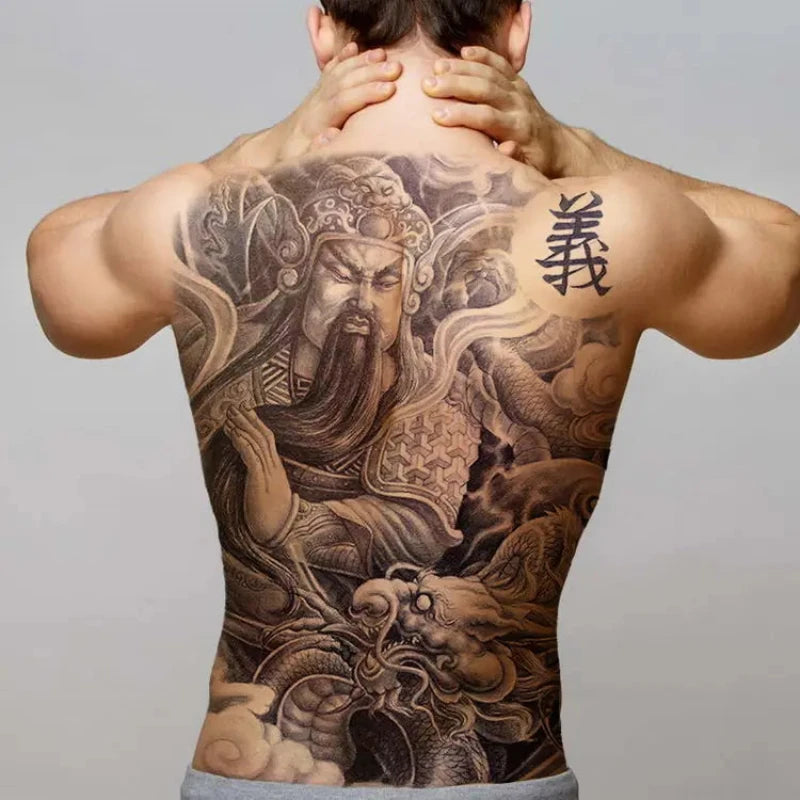 tatouage-chinois-bas-du-dos