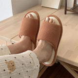 chaussons-chinois-peluche-fraise