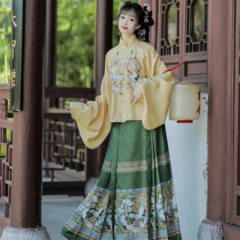 hanfu-femme-moderne-jupe-et-gilet
