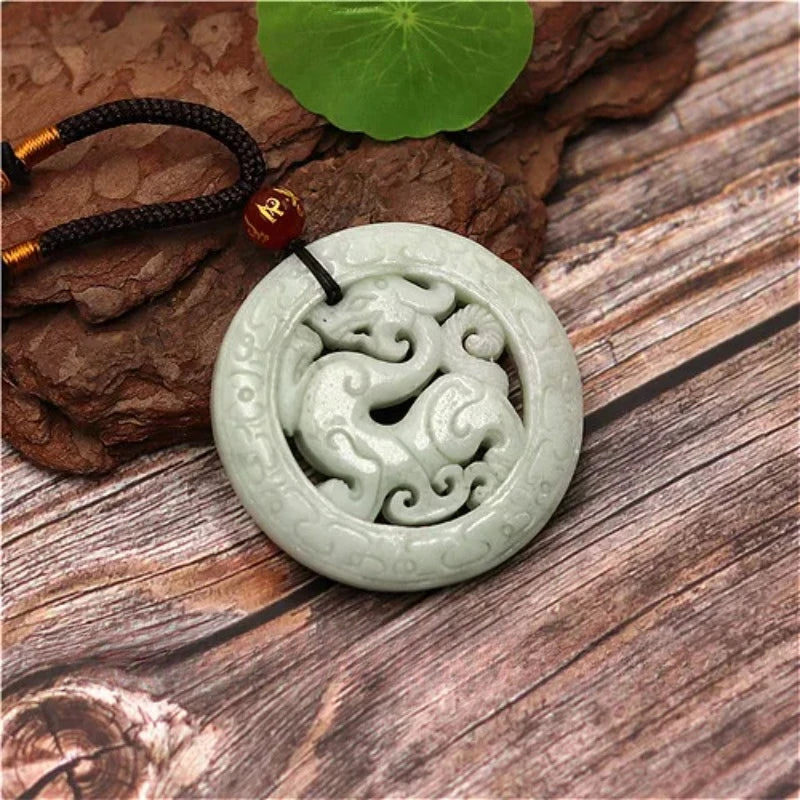 collier-chinois-dragon-jade-blanc