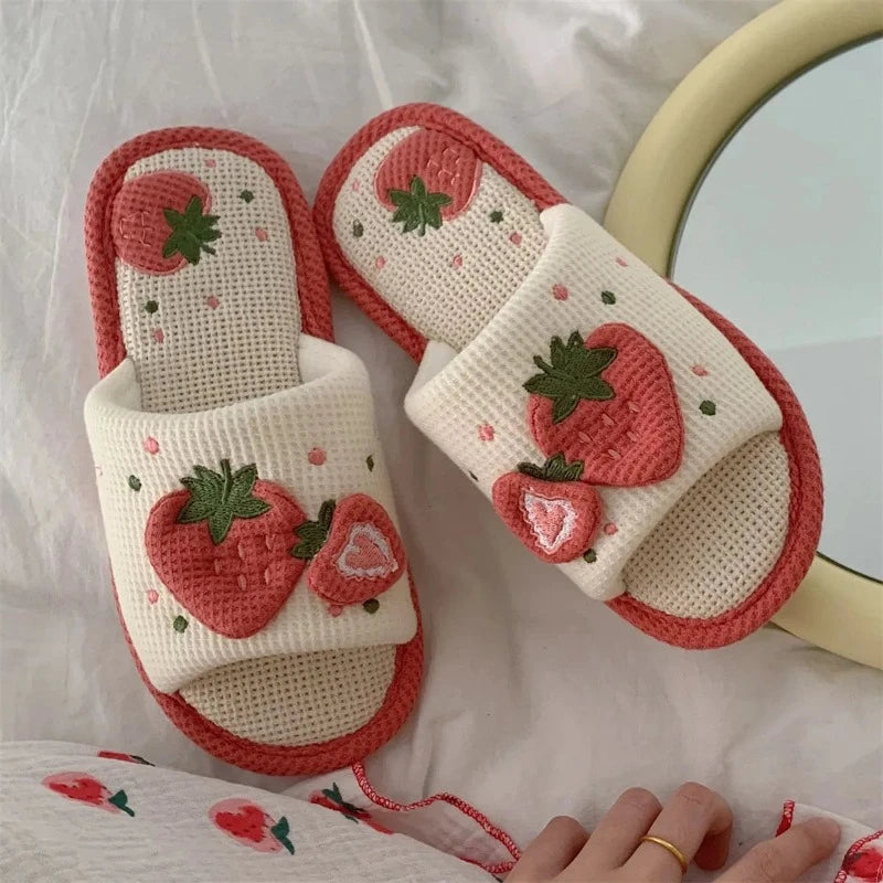 chaussons-chinois-peluche-fraise