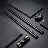 baguettes-chinoises-noires-et-dorees
