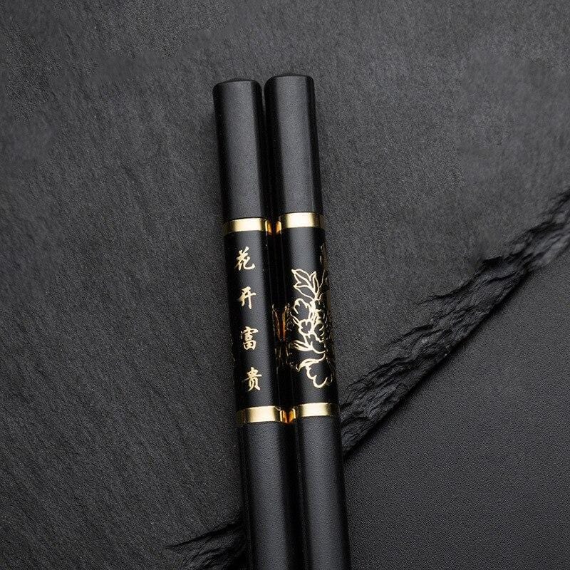 baguettes-chinoises-noires-et-dorees