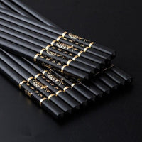 baguettes-chinoises-noires-et-dorees