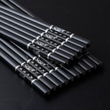 baguettes-chinoises-noires-et-dorees