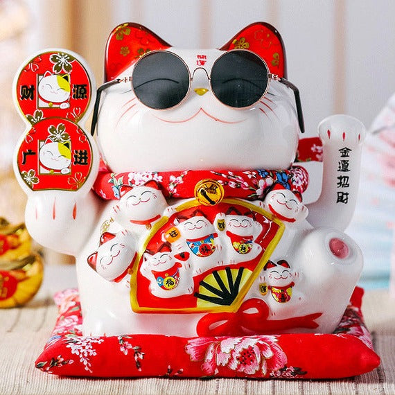 chat-chinois-avec-la-patte-levee